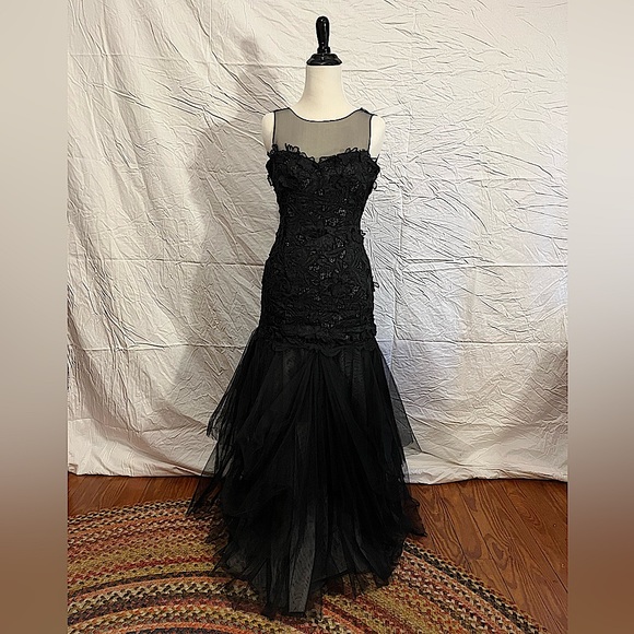 Robe BCBGMAXAZRIA Noire Et Verte - Taille M - Style Crayon - Occasion Très Bon état